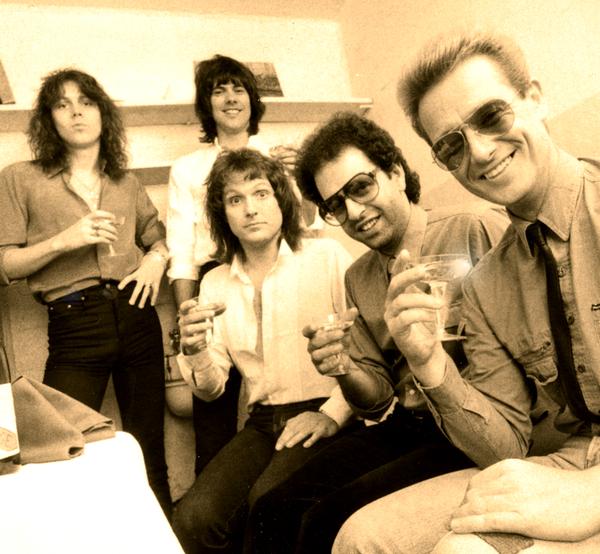 Бесплатные дискографии. Graham Bonnet Alcatrazz. Alcatrazz Band. Alcatrazz американская группа. Alcatrazz Dangerous games 1986.